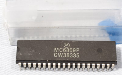 Racal RA6790/GM IC chip Motorola MC6809P CW38335