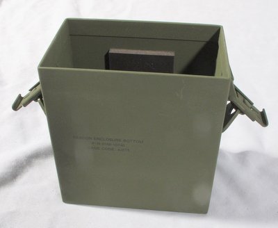 Military Aircraft Runway Beacon Battery Box un-used holds BB-2590 0100-10740